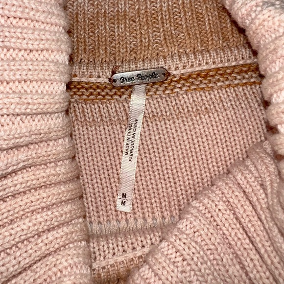 Free People Boho Turtleneck. Cropped waist length. Fringe on sleeves. Size M. - Picture 4 of 6